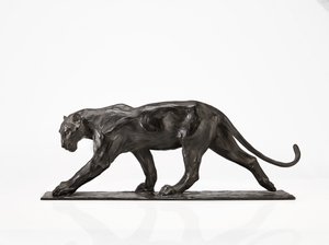 Panter lopend, achterpoot opgetild, ca. 1904
