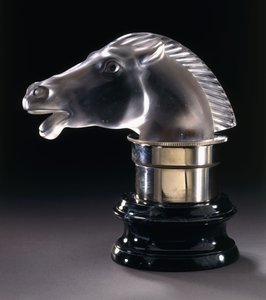 Epsom, ca. 1928 door Rene Jules Lalique