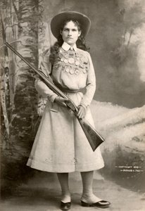 Annie Oakley met een geweer