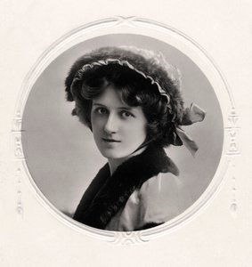Nina Sevening, Britse actrice door Rita Martin