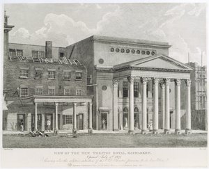 Uitzicht op het nieuwe Theatre Royal, Haymarket, geopend op 4 juli 1821, met ook de relatieve ligging van het oude theater voor de sloop, gegraveerd door Dale door Robert Blemell Schnebbelie