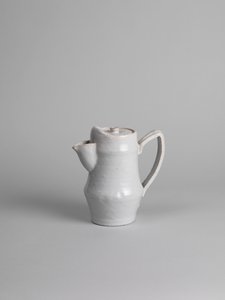 Wit tingeglazuurd koffiepot, 1914-15 door Roger Eliot Fry