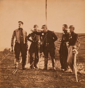 Franse generaal Pierre Bosquet geeft bevelen aan zijn staf, Krimoorlog, Krim, Oekraïne door Roger Fenton