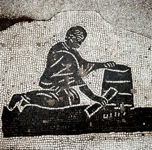Een arbeider die een schepel vult door Roman