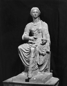 Agrippina de Jongere met haar zoon Nero (marmer)