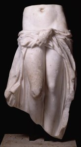 Aphrodite die haar kleding vasthoudt, uit Tripoli, c.370-24 v.Chr. (marmer) door Roman