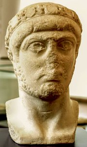 Buste van keizer Gratianus