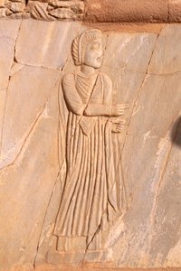 Close-up van het decoratieve toneelreliëf van het theater van Sabratha, Libië, Tripolitanië