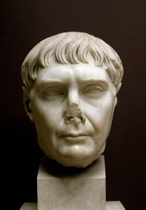 Hoofd van keizer Trajanus, 2e eeuw (marmeren beeldhouwwerk)