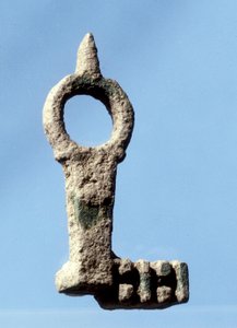 Huisdeursleutel gevonden bij opgravingen van Tiberius, laat-Romeinse - vroeg-Byzantijnse periode