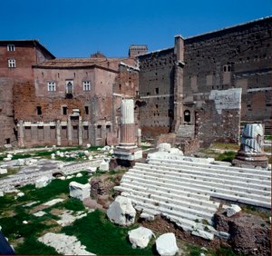 Keizerlijk Forum (forum van Augustus): uitzicht op de tempel van Avenger Mars (Marte Ultore). 2 v.Chr. Rome door Roman