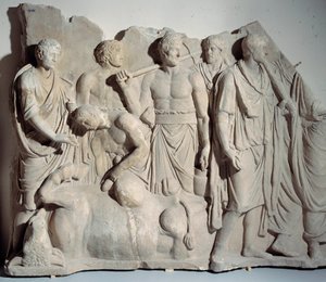 Marmeren reliëf van Forum Trajan: scène van haruspice (Etruskische waarzegger) die de ingewanden van een stier raadpleegt met priester en lictors. Rond 120 n.Chr. Parijs, Louvre Museum door Roman