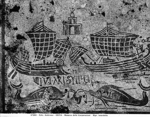 Pavement detail van de Piazzale dell Corporazioni met een nautische scène (mozaïek)
