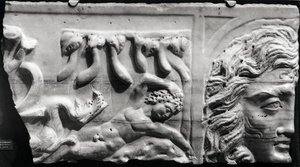 Reliëf dat Jona en de Walvis afbeeldt, uit de catacombe van St. Priscilla, Rome
