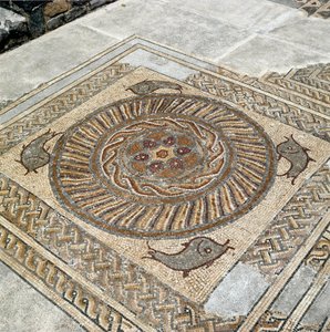 Overblijfselen van de mozaïeken van de Romeinse stad door Roman