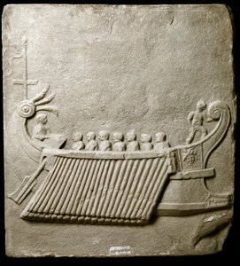 Romeinse kunst: Romeinse trireem - Fragment van marmeren fries uit Pozzuoli door Roman