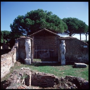 Romeinse kunst: uitzicht op de ruïnes van het heiligdom van de godheid Attis (of Atys), regio IV