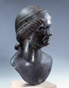 Romeinse kunst: bronzen vrouwenhoofd (begin 1e eeuw na Christus) door Roman