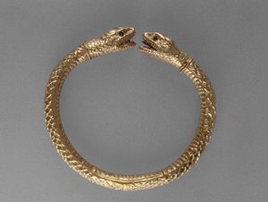 Slangenarmband, AD 1-100 (goud met groene glazen ogen) door Roman
