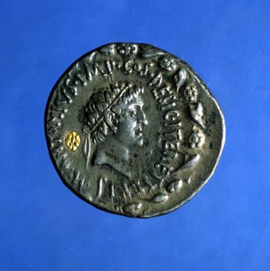 Zilveren en gouden munt met de beeltenis van Anthony of Marcus Antonius (83 v.Chr. - 30 v.Chr.), een Romeinse politicus die regeerde met Cleopatra. door Roman