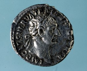 Zilveren munt met de beeltenis van de Romeinse keizer Nerva (26-98) door Roman