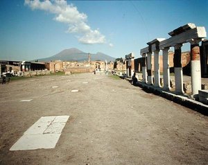 Uitzicht op het Forum met Vesuvius op de achtergrond