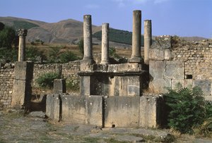 Zicht op het Nymphaeum, Hoge Keizerlijke Periode (27 v.Chr.-395 n.Chr.) door Roman Imperial Period