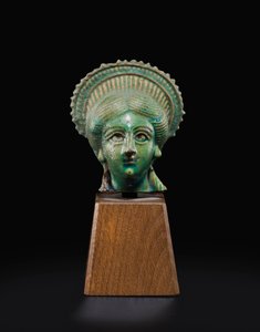Hoofd van Isis-Aphrodite, c.1e - 2e eeuw n.Chr. door Roman Period Egyptian