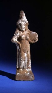 Statuette van de godin Isis met een tympanon door Roman Period Egyptian