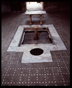 Atrium van Casa del tramezzo di legno, 5e eeuw v.Chr.-1e eeuw n.Chr. door Roman Roman