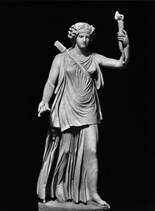 Diana Lucifera (marmer) (zw/w foto) door Roman Roman