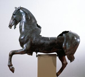 Paard (bronzen sculptuur naar een Grieks origineel uit de 4e eeuw v.Chr.) door Roman Roman