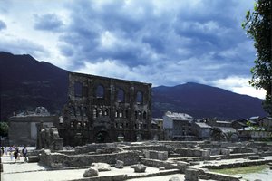Romeins theater van Aosta. door Roman Roman