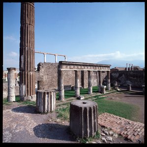 Romeinse kunst: uitzicht op de tempel van Apollo op de archeologische site van Pompeii (4e eeuw v.Chr.-2e eeuw v.Chr.) Italië