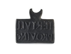 Romeinse stempel gebruikt voor het stempelen van producten of eigendommen, uit Cramond, Midlothian, 140-211 na Christus door Roman Roman