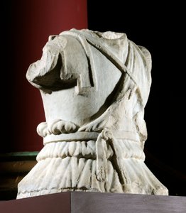 Gebeeldhouwd torso van een ruiter door Roman Roman
