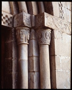 Kapittelen van de kerk door Romanesque