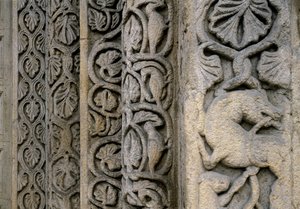 Decoratieve details van de gevel van de Basiliek, begin 12e eeuw