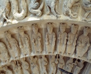 Detail (beeldhouwwerken van het zuidportaal) door Romanesque