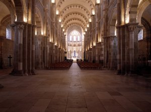 Interieur van de Kathedraal van Vézelay (89): Het schip