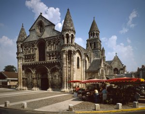 Romaans kunst: zicht op Notre Dame la Grande. 12e eeuw Poitiers