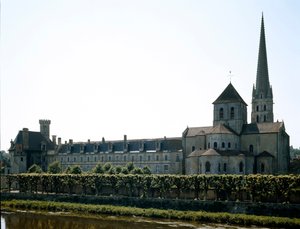 Romaans kunst: aanzicht van de Basiliek van Saint Savin-sur-Gartempe, gesticht in de 11e eeuw. Saint Savin, Wenen