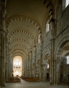 Uitzicht op het middenschip van de Basiliek van Santa Maria Magdalena