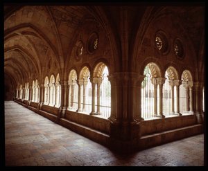 Uitzicht op het klooster van de Kathedraal Sainte Thecle in Tarragona door Romanesque