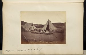 Abessinië. Dieven in voorraad in Senafe. door Ronald Ruthven Leslie Melville