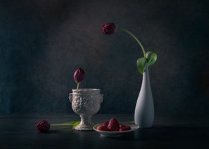Stemmige tulpen en aardbeien