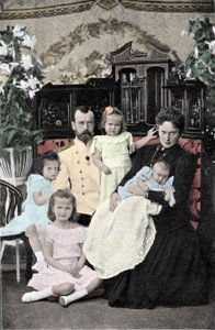 Familieportret van Tsaar Nicolaas II (1868-1918) Circa 1901-1902 door Russian Photographer