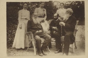 Leo Tolstoy met familie en vrienden door Russian Photographer
