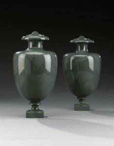 Een paar Kalkan-vazen, Peterhof, c.1800