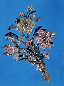 Broche in de vorm van een groot boeket met briljant geslepen diamanten en smaragden, c.1760 door Russian School